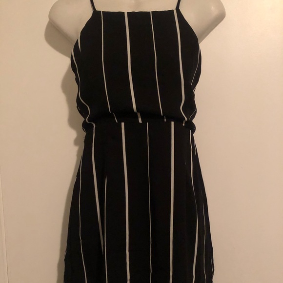 Honey Punch Dresses & Skirts - 3 for 20$ ❗️Black and White Strip Open Back Dress
